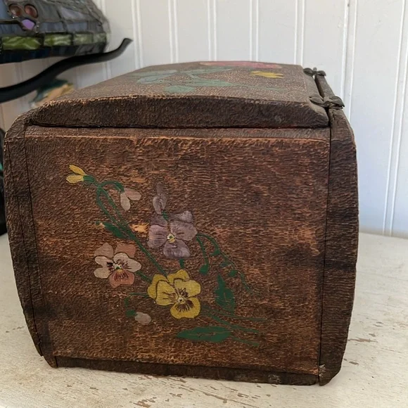 Antique handmade & painted wooden box - Picture 5 of 7